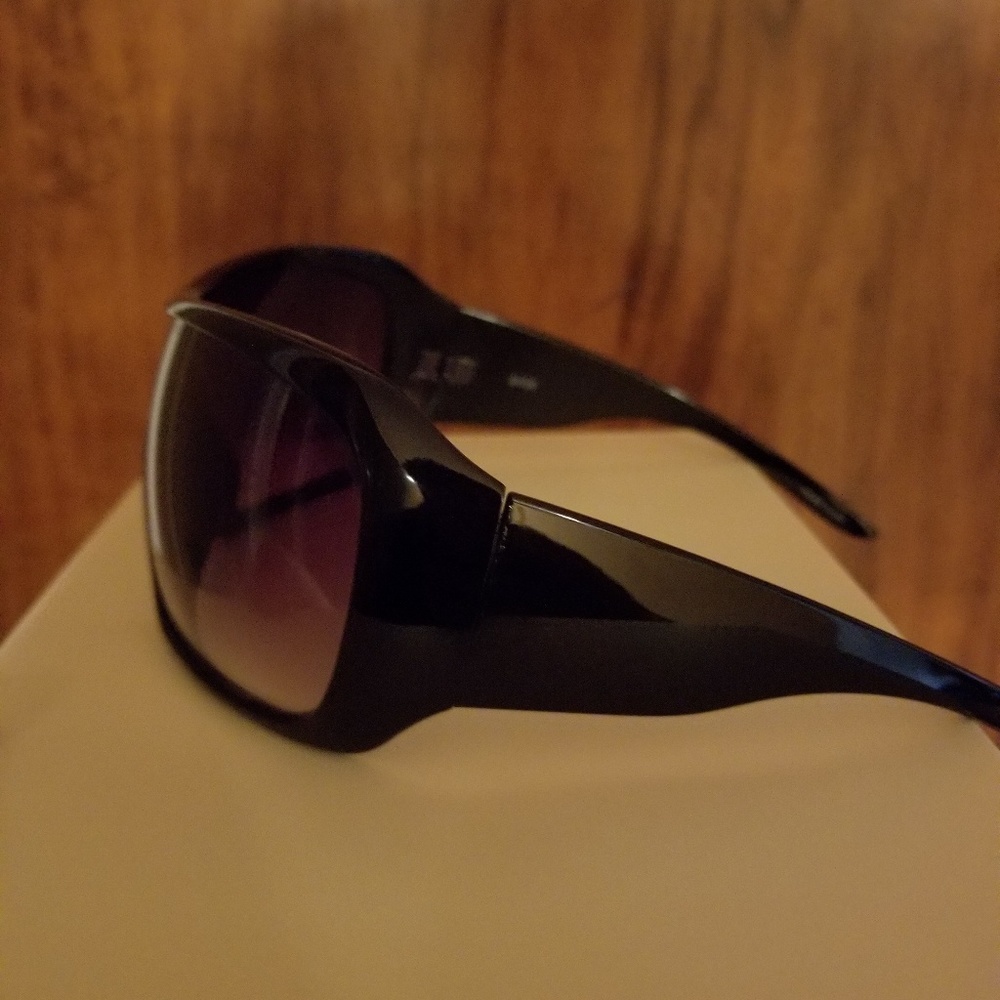 Sunglasses - Picture 2 of 4